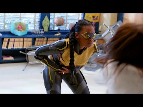 Thunder vs. Syonide [Black Lightning – S1E12 – "The Resurrection and the Light: The Book of Pain"]