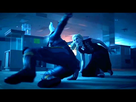 Thunder vs. Looker [Black Lightning – S2E07 – “The Book of Blood: Chapter Three: The Sange”]